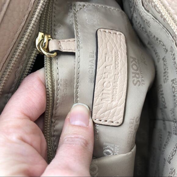 Michael Kors Blush Tan Leather Crossbody Handbag Purse Gold Hardware Bag - Picture 11 of 14